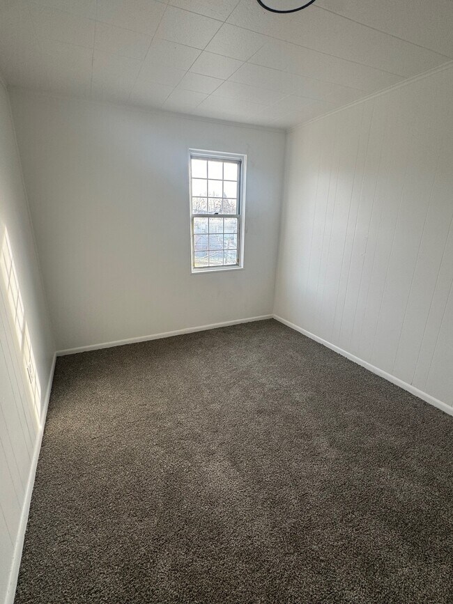 Building Photo - 1355 Drey St