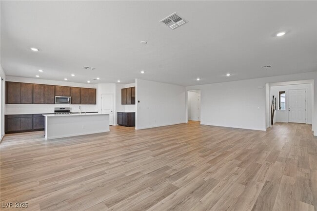 Building Photo - 3055 Magnolia Rnch Ave