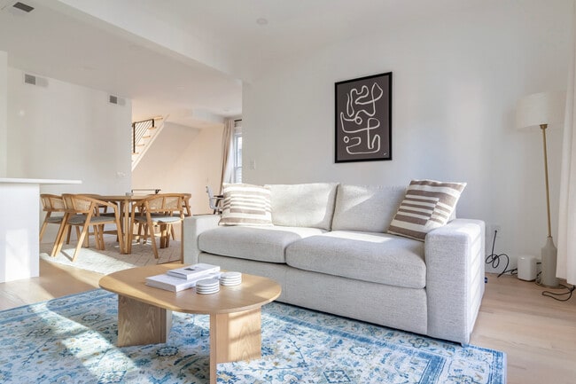 Building Photo - 50 Kinnaird St