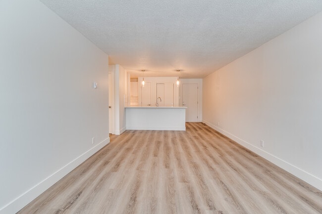 Building Photo - 3904-3932 32 St