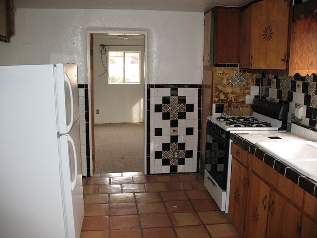 Building Photo - 714