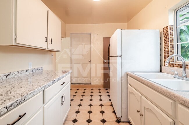 Photo - 1125 S Evergreen Ave Apartment
