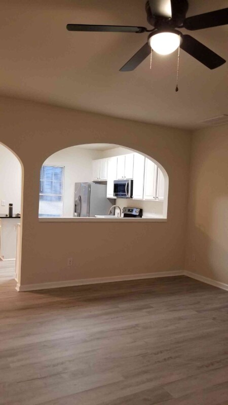 Foto del edificio - 316 Walnut Woods Dr