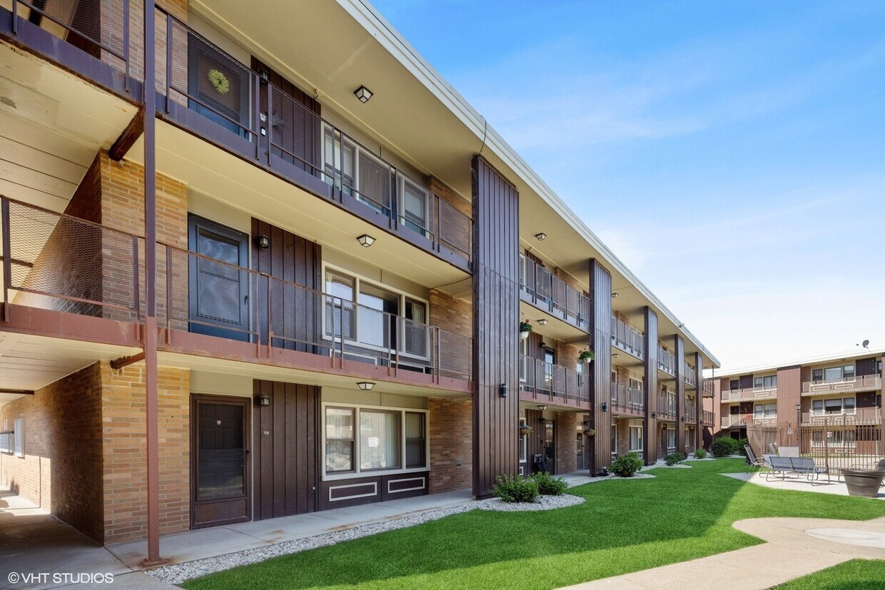 Foto principal - 9606 W Higgins Rd
