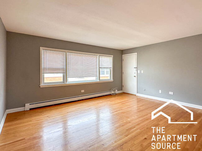 Building Photo - 3835 N Narragansett Ave