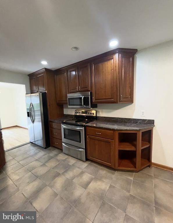 Building Photo - 5 Briardale Ct