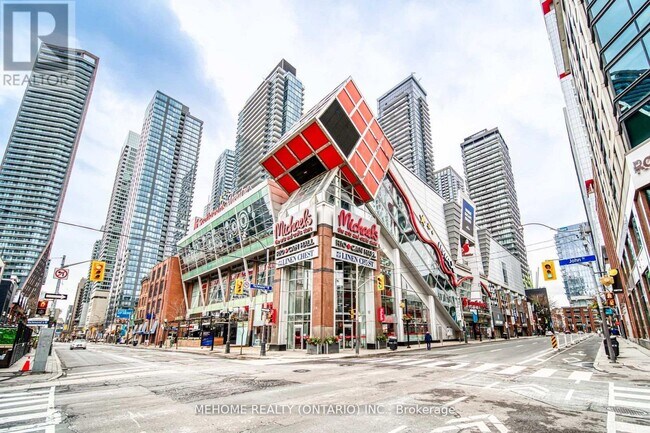 Building Photo - 318 Richmond St W