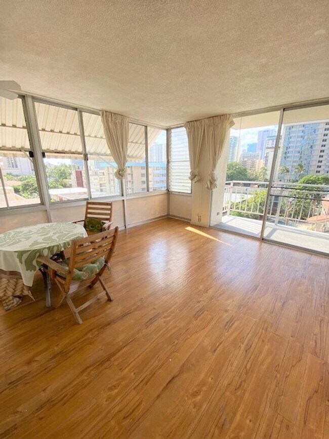 Foto del edificio - One bedroom with parking in Waikiki