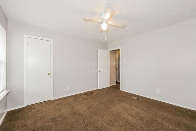 Building Photo - 5905 Shadydell Dr