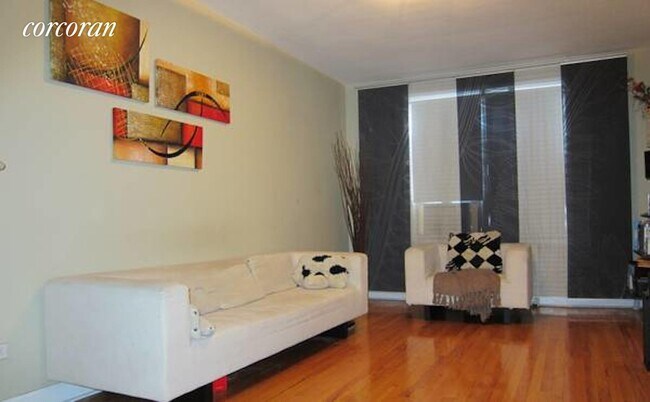 Foto del edificio - 9040 Fort Hamilton Pkwy