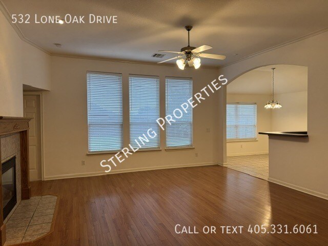 Foto del edificio - 532 Lone Oak Dr