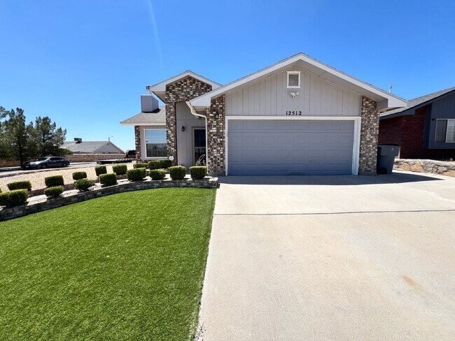 Foto del edificio - Beautiful East Side Home-Prime Location!