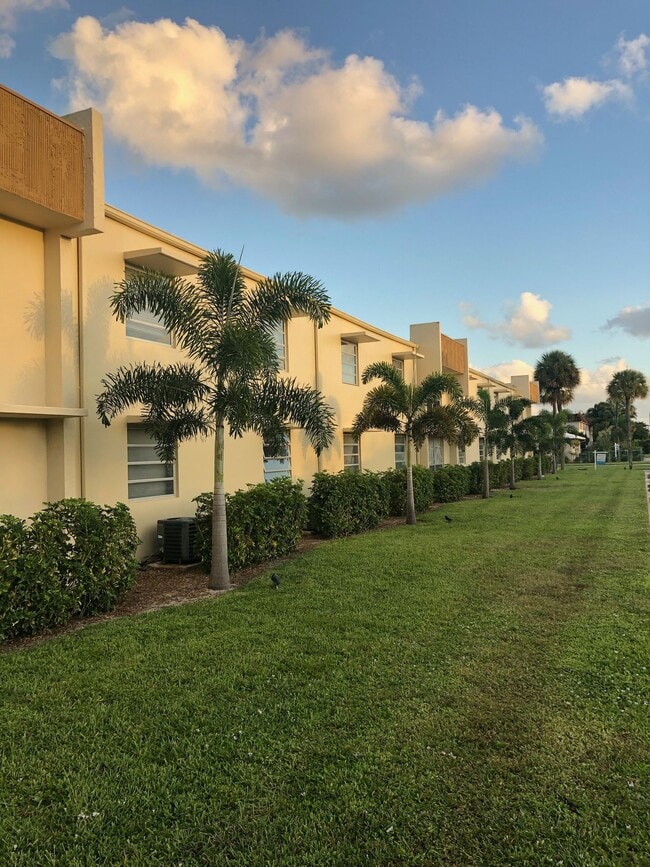 Building Photo - Whispering Palms Apartment Homes