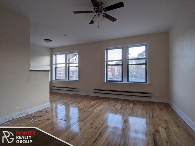 Foto del edificio - 818 W Diversey Pky