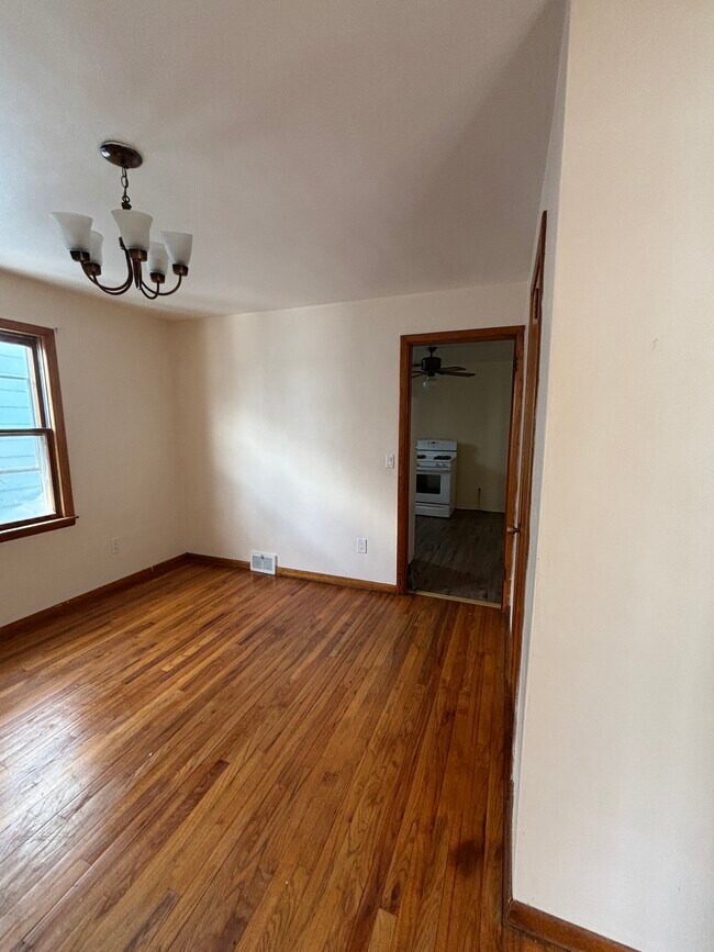 Foto del edificio - 162 Seminary Ave