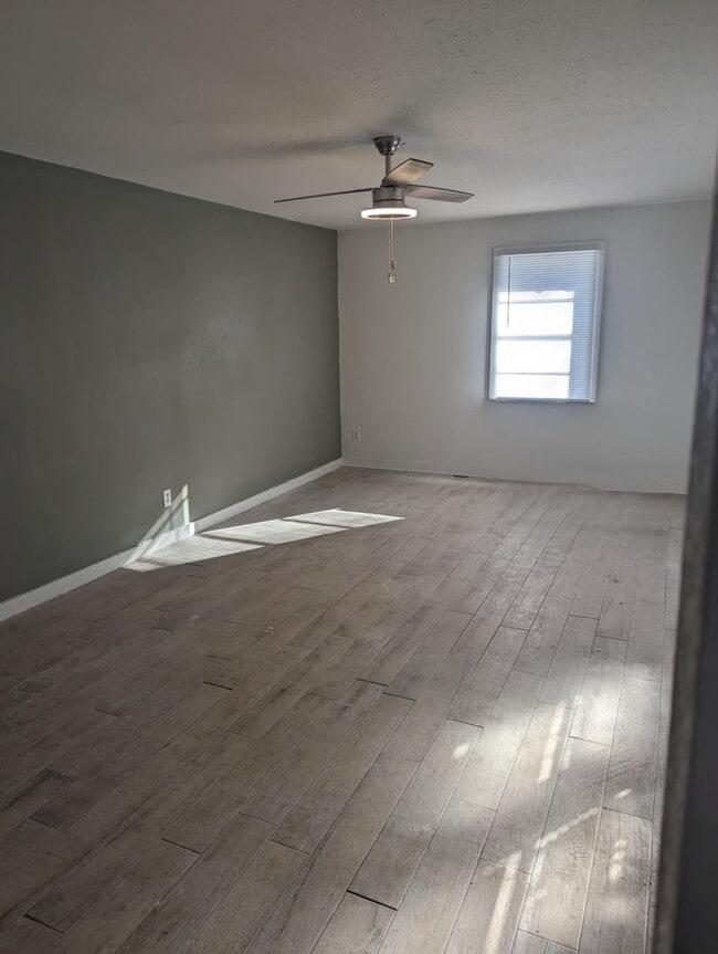 Building Photo - COMING SOON! 2 Bedroom, 1 Bathroom Duplex!