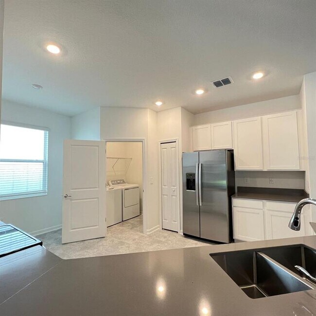 Building Photo - 836 Daring Dr