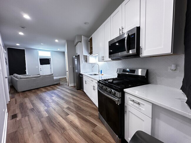 Foto del edificio - 2613 W Ogden Ave