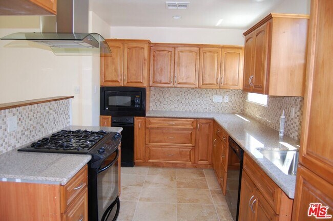 Foto del edificio - 22110 Gilmore St