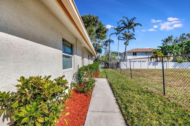 Building Photo - 3123 Florida Blvd
