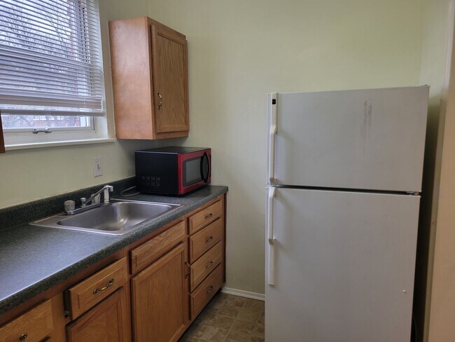 Building Photo - 120 Varnum St NE