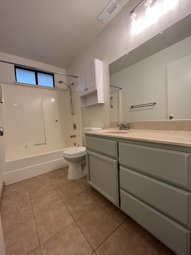 Foto del edificio - 23191 Lone Pine Dr