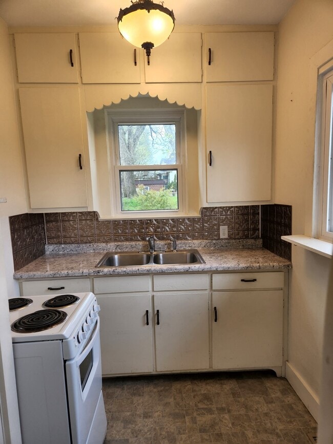 Building Photo - 325 N Lorimier St