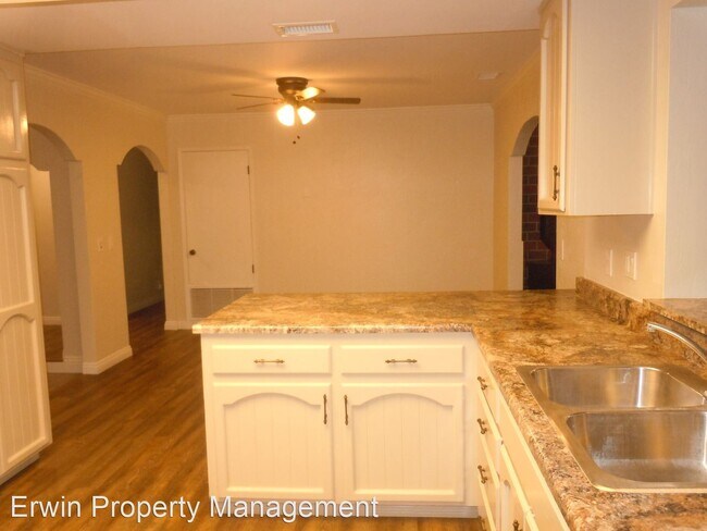 Building Photo - 3 br, 2 bath House - 27018 N. Broadway