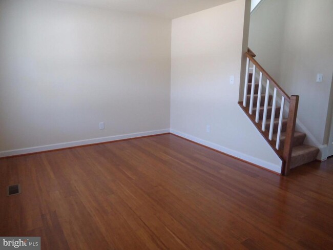 Foto del edificio - 10302 Bluebird Ct
