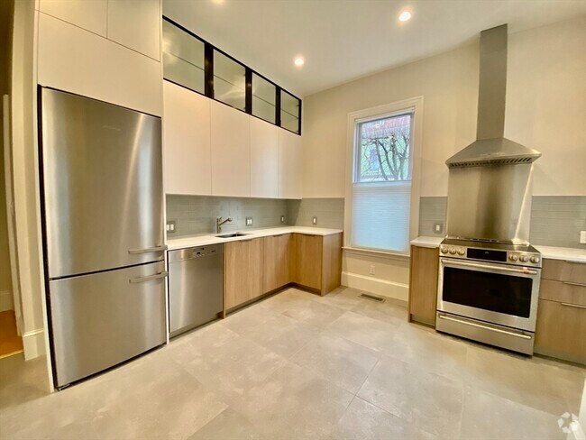 Building Photo - 5 Gorham Ave