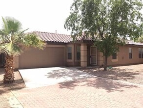 Building Photo - 2425 E Hazeltine Way