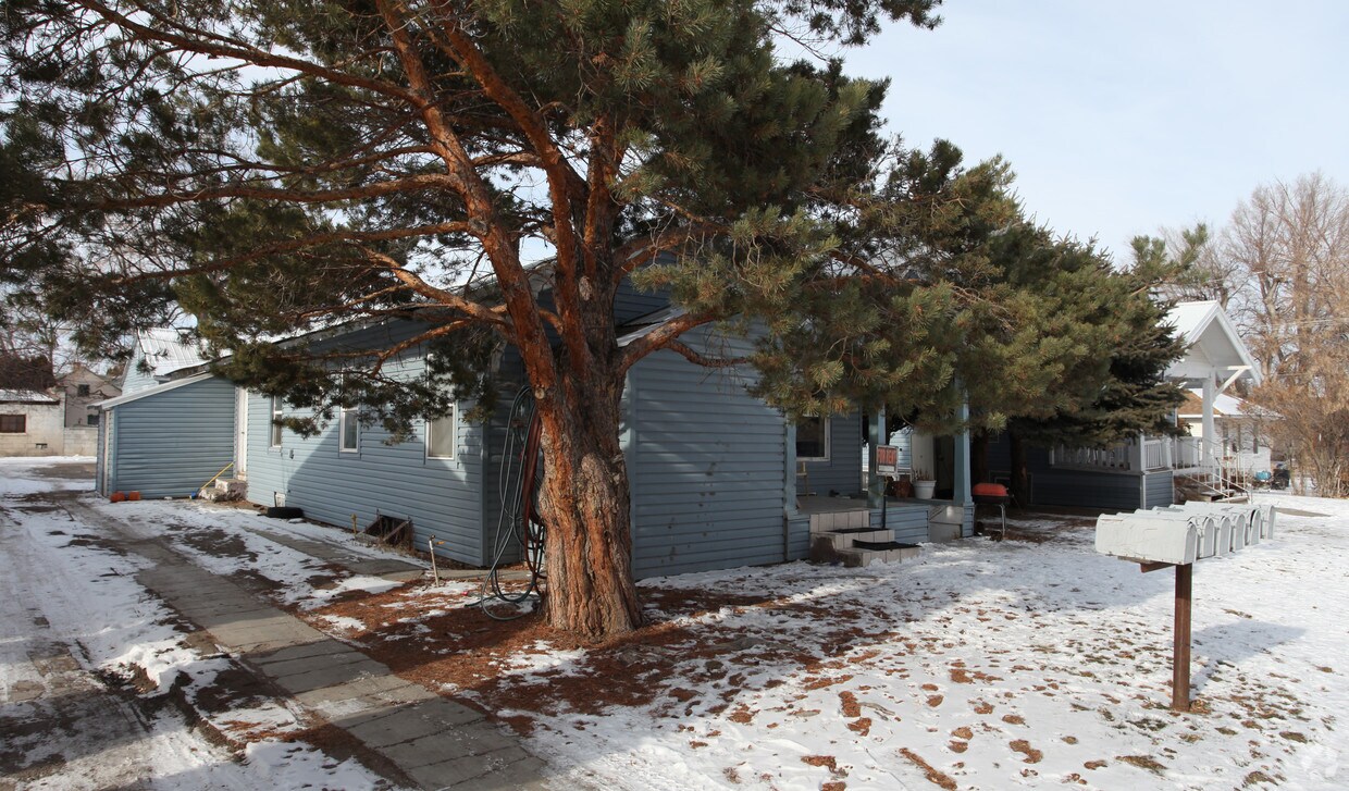 Building Photo - 1610 Hansen Ave