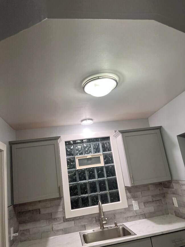 Foto del edificio - 18224 Warwick St