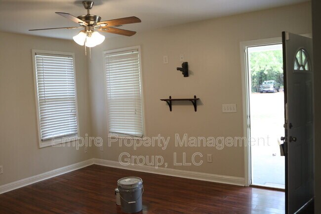 Foto del edificio - 2728 Kingswood Dr