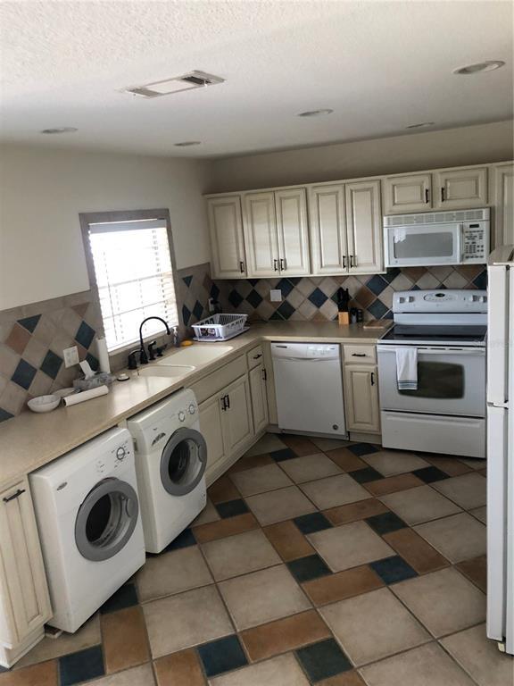 Building Photo - 115 Pompano Dr SE