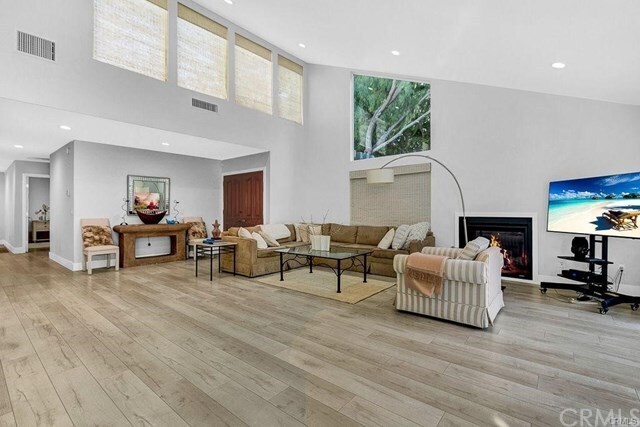 Building Photo - 1 Acacia Tree Ln