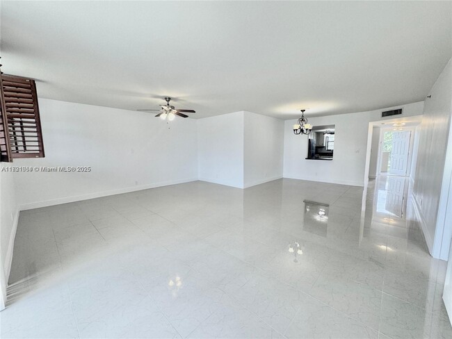 Building Photo - 3150 W Rolling Hills Cir