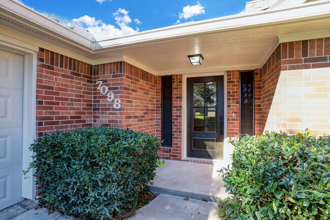 Foto del edificio - 7098 Shadow Lake Dr