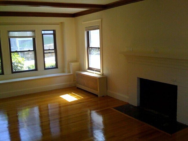 Foto del edificio - Perfect for BC students!   5-bed House w. ...