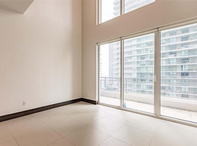 Foto del edificio - 60 SW 13th St