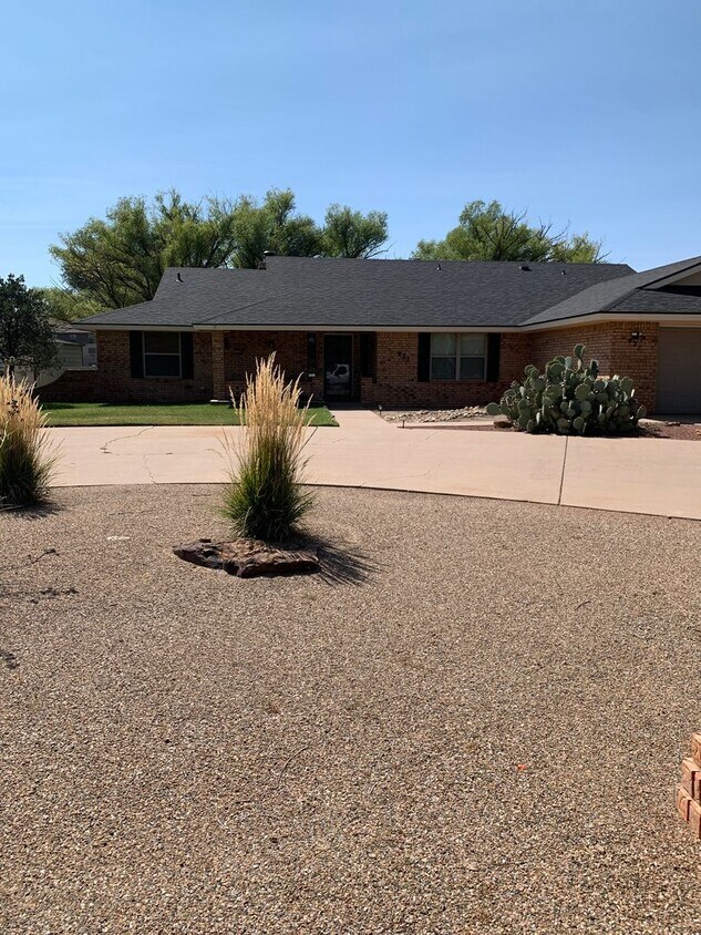 Primary Photo - 421 Diamondhead Dr