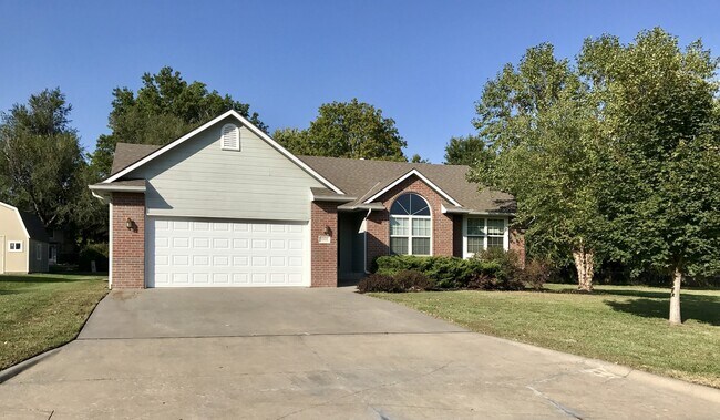 Building Photo - NEW FLOORS, NEW PAINT, FANTASTIC NEIGHBORH...