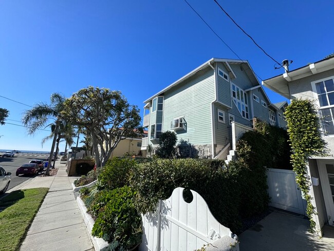 Building Photo - Furnished 2 bedroom in Carlsbad Village, O...