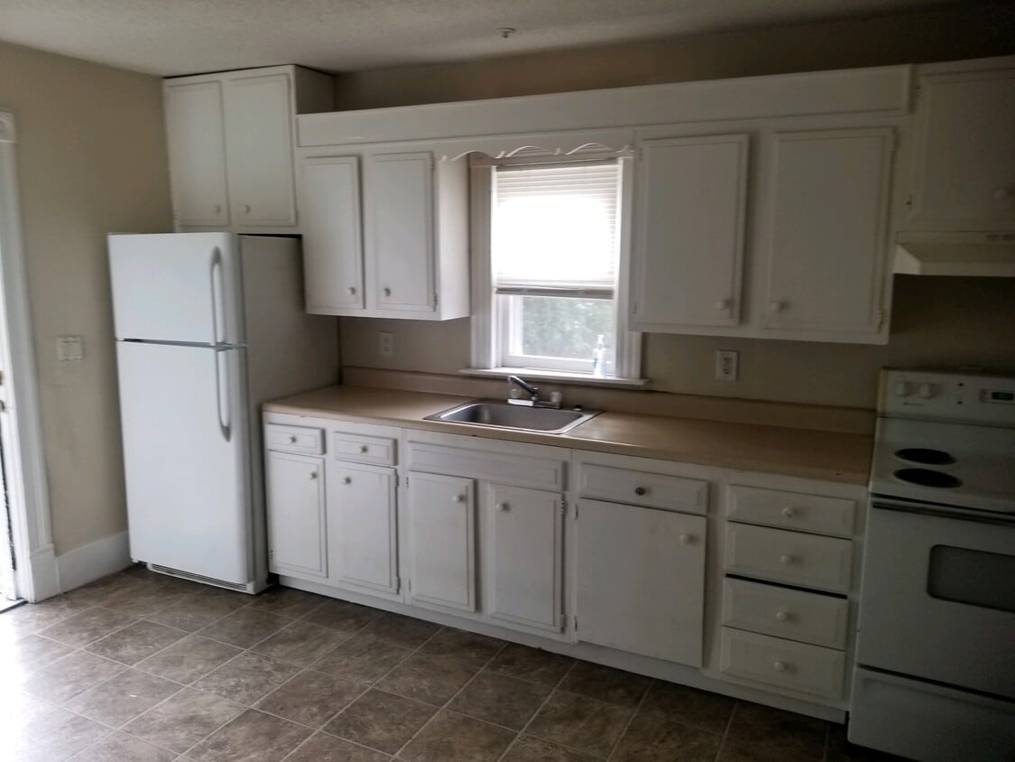 111 E Chestnut St Unit B, Delmar, MD 21875 Apartments in Delmar, MD