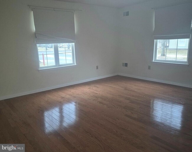 Building Photo - 904 Sweetwater Dr