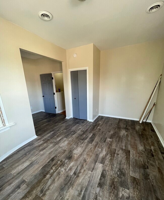 Building Photo - 437 Loras Blvd