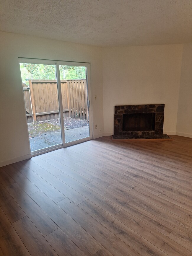 Building Photo - 12490 SW Longhorn Ln