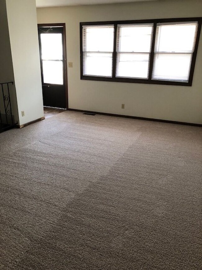 Foto del edificio - Three-Bedroom, 1-Bath House