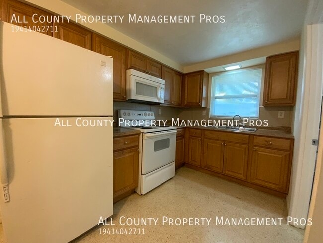 Building Photo - Central Air, Carport, Pet Friendly, Lawn C...