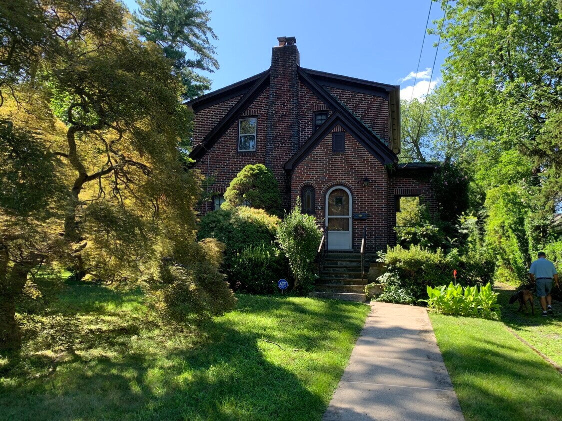 Primary Photo - 10 Robins Rd